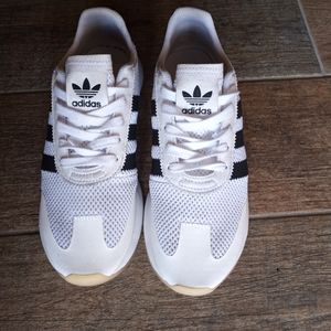 WOMEN ADIDAS TENNIS SHOES